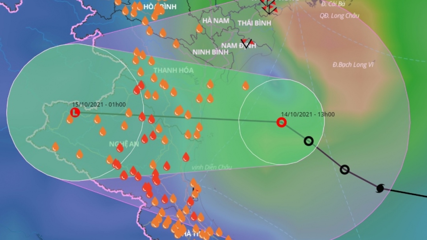 Kompasu dissipates, heavy rain lashes central Vietnam